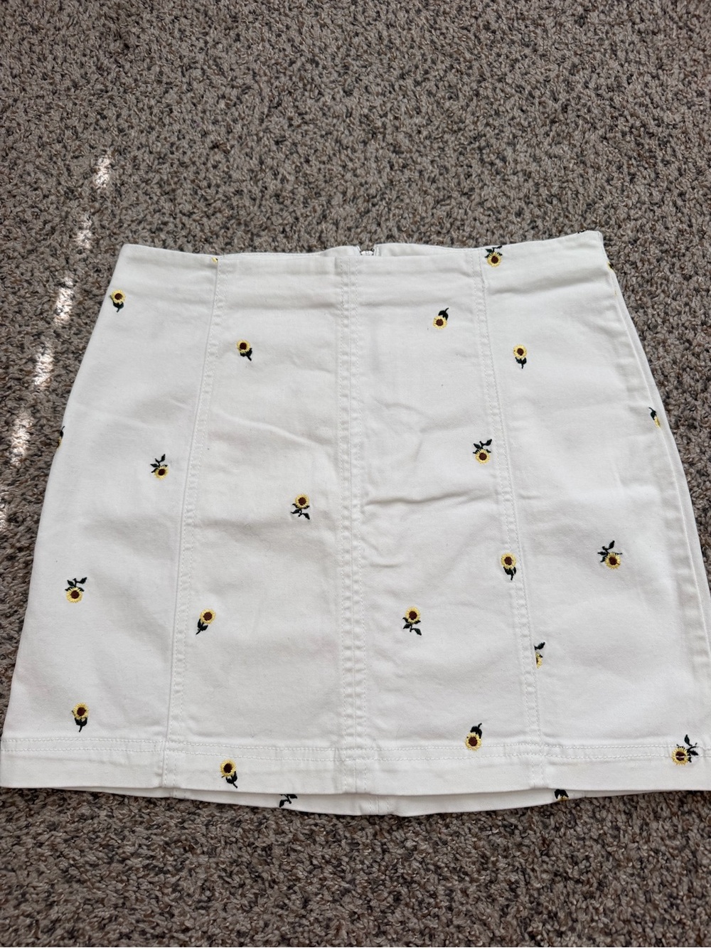 Tinseltown XL White Floral Embroidered Denim Mini Skirt Zip Closure